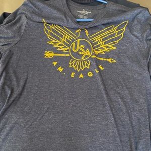 Men’s short sleeve T-shirt.